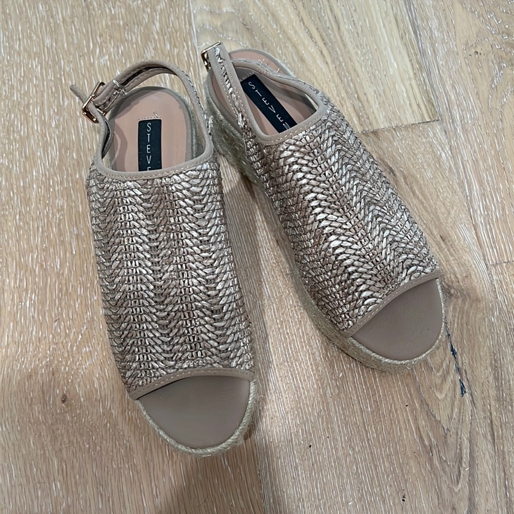 Steve Madden woven wedge/platform sandal